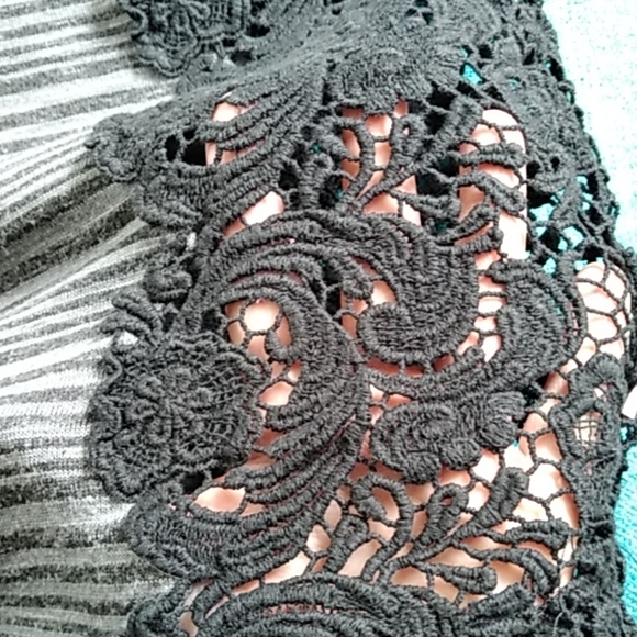 FREE PEOPLE TOP - Picture 2 of 3